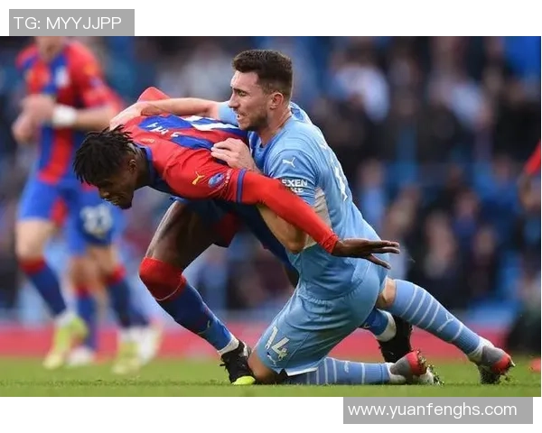 足总杯激战：里昂与皇马战成平局争议判罚引发全场热议