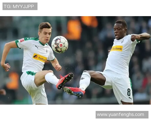 欧冠激战曼联与拜仁握手言和神奇扑救成比赛焦点分析战术布局与表现